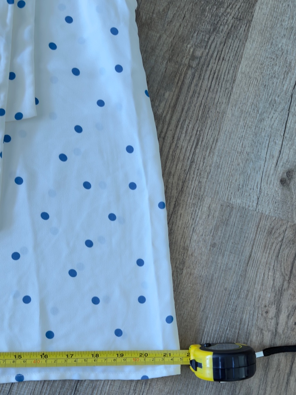 Ann Taylor Cream Sleeveless Polka Dot Tie-Neck Blouse with Blue Dots - Picture 5 of 6